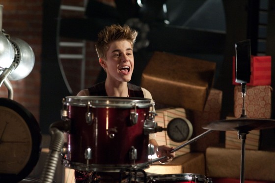 Justin Bieber's "Santa Claus Is Coming to Town" & 12 Days Of ARTHUR CHRISTMAS - We Are Movie Geeks