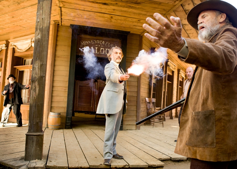 Jamie Foxx Christoph Waltz And Leonard Dicaprio Featured In Six New Django Unchained Images We Are Movie Geeks