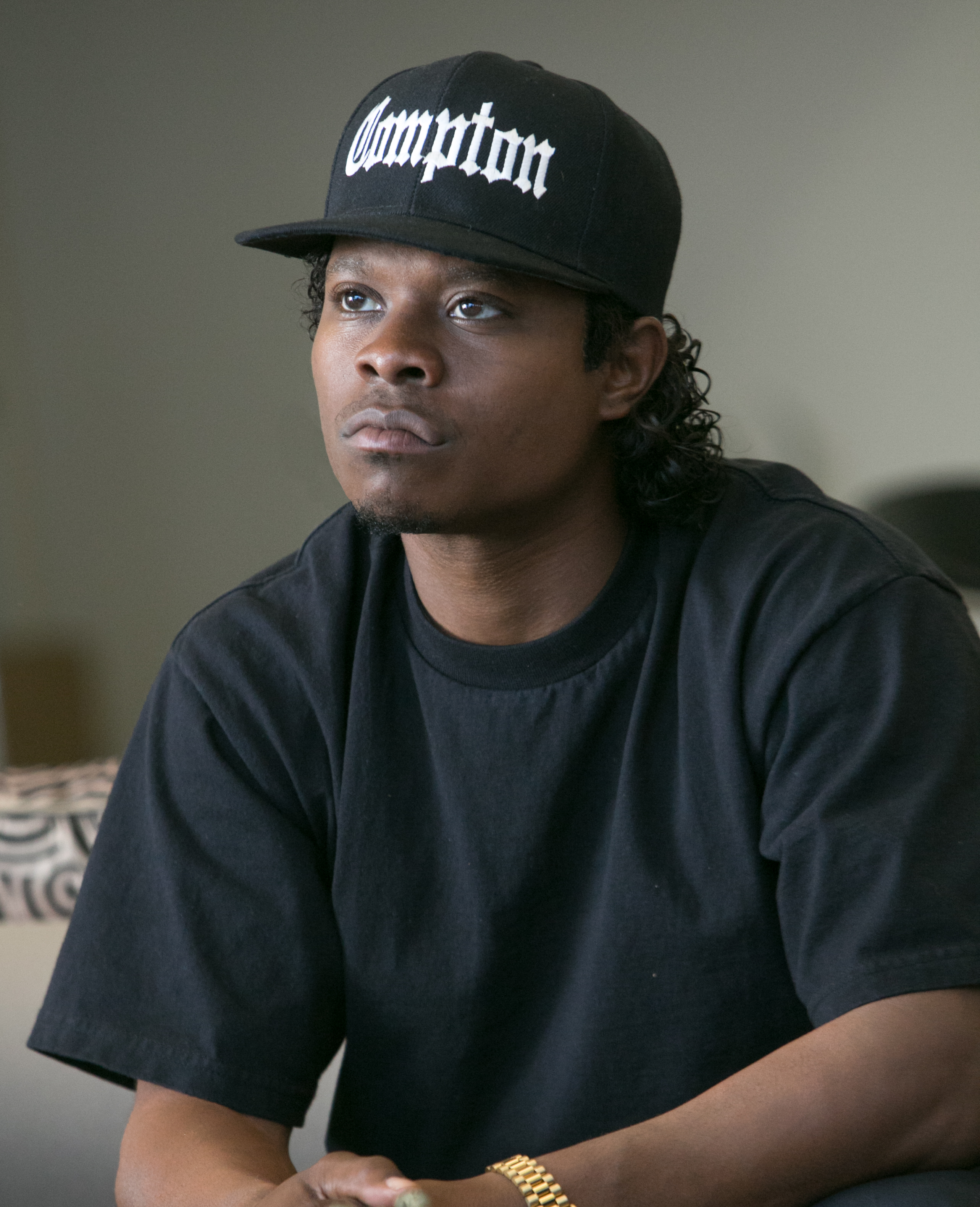 Голов улиц. Джейсон Митчелл. Джейсон Митчелл Eazy-e. Кепка Compton Eazy-e. О’ши Джексон мл. Голос улиц.